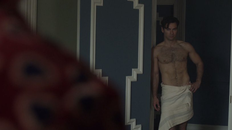 Killian Murphy with a naked torso
