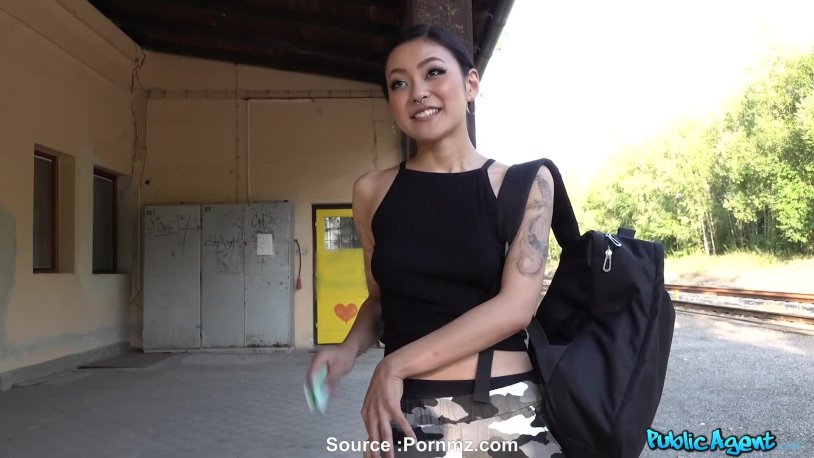 Girls with big breasts Ebony Star