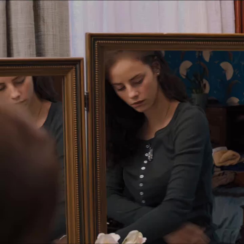 Kaya Skogladario breast