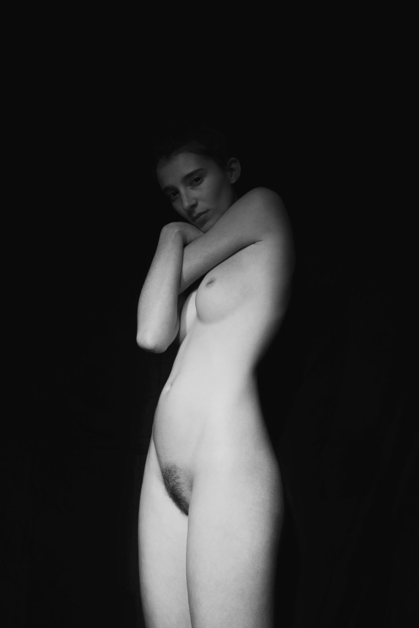 Naked Bella del Seman