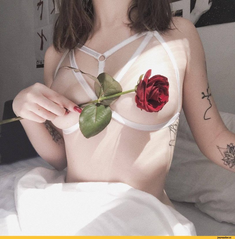 Eliza Rose Watson Naked ass