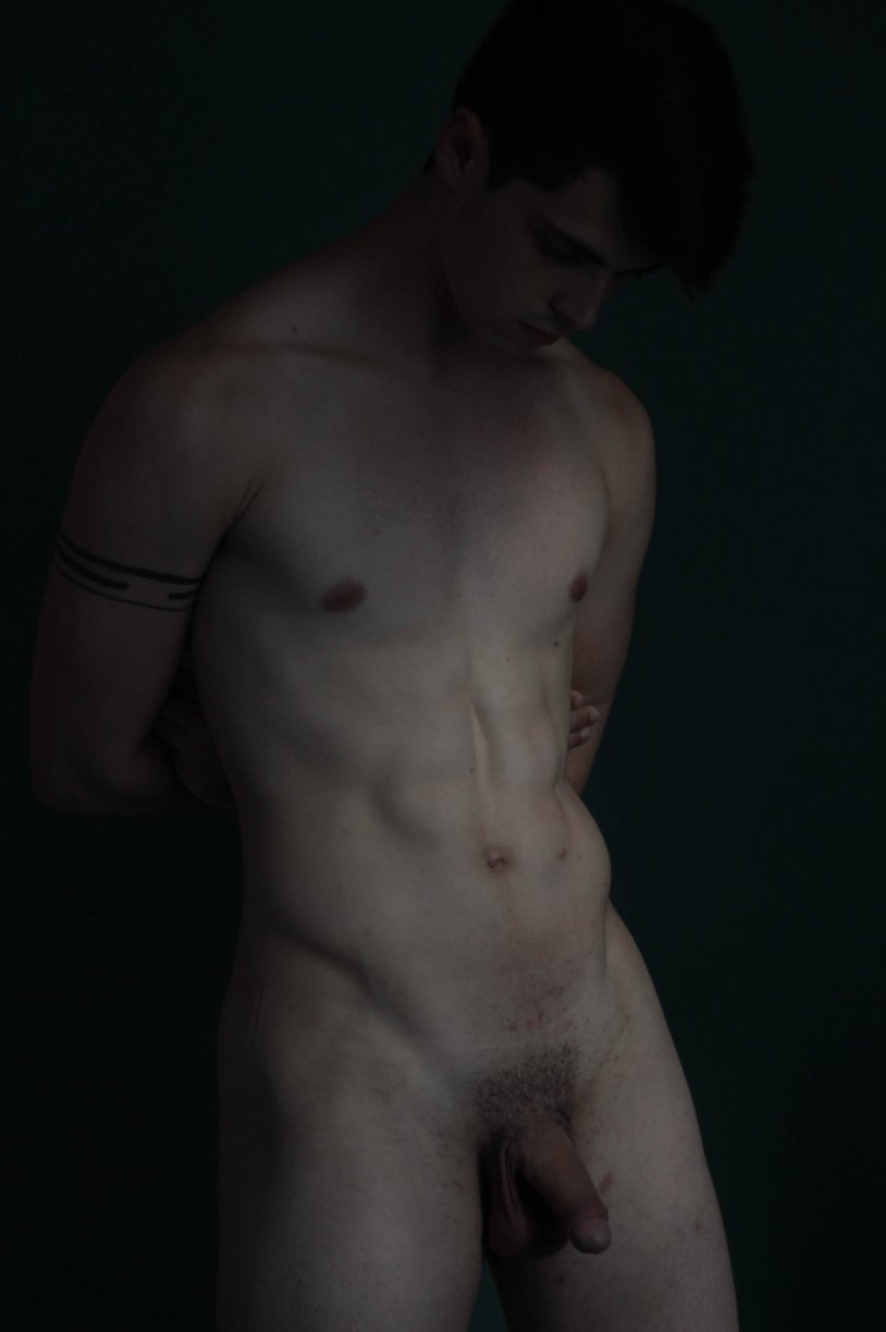 Naked bin barns without panties