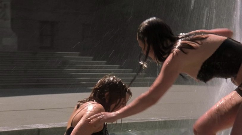 Kristina Ricci barefoot