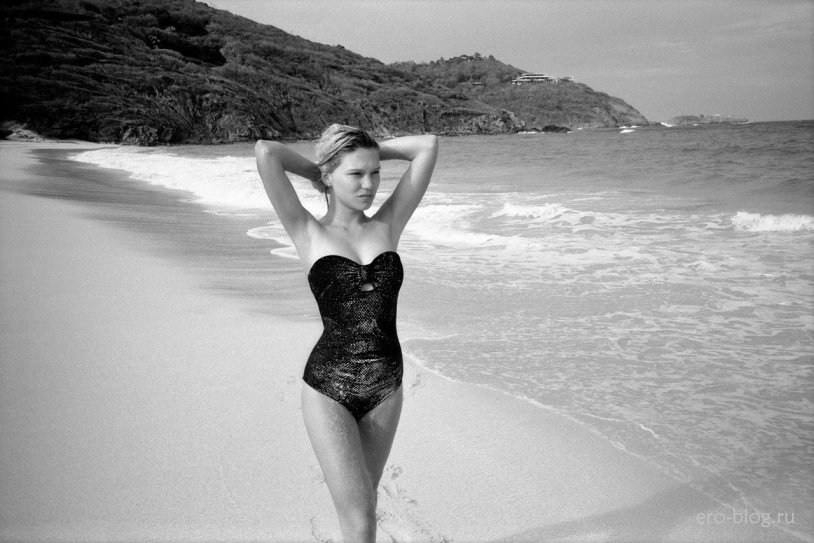 Figure of the guitar in girls