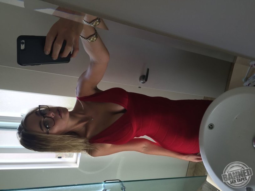 Elizabeth Olsen bed scenes