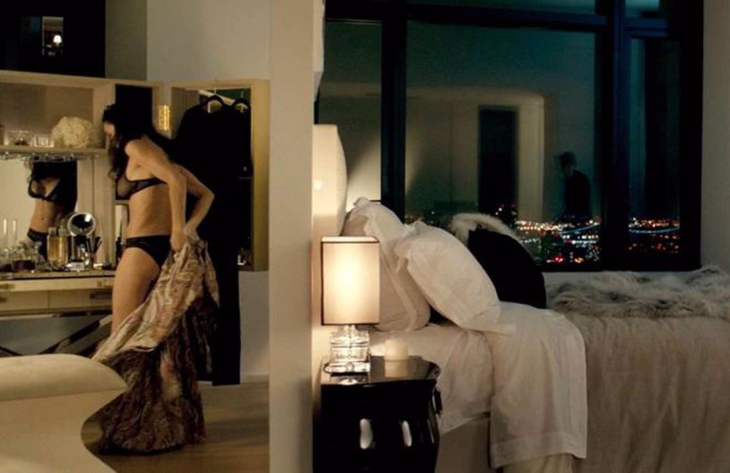 Demi Moore with daughters in swimsuits