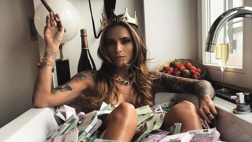 Minimalistic erotic pictures