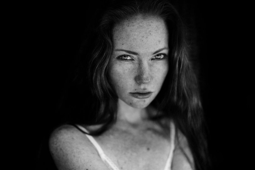 Oksana Butovskaya freckles