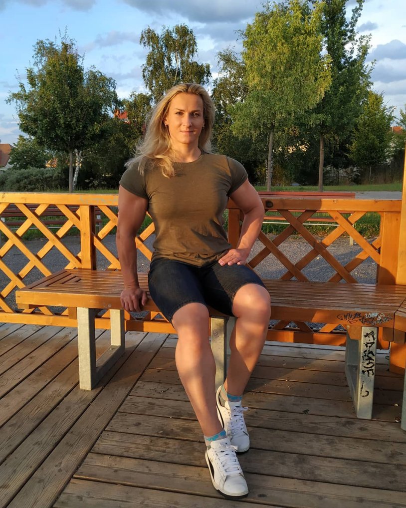 Lenka Ferencukova Bio