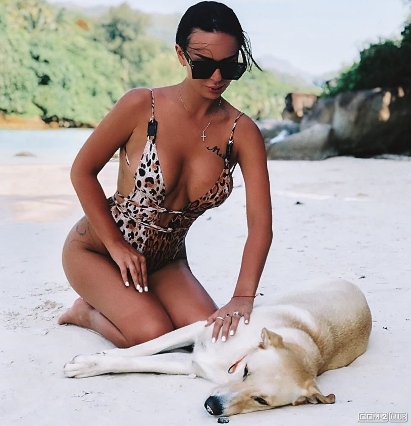 Anna Levchenko House 2 in a swimsuit