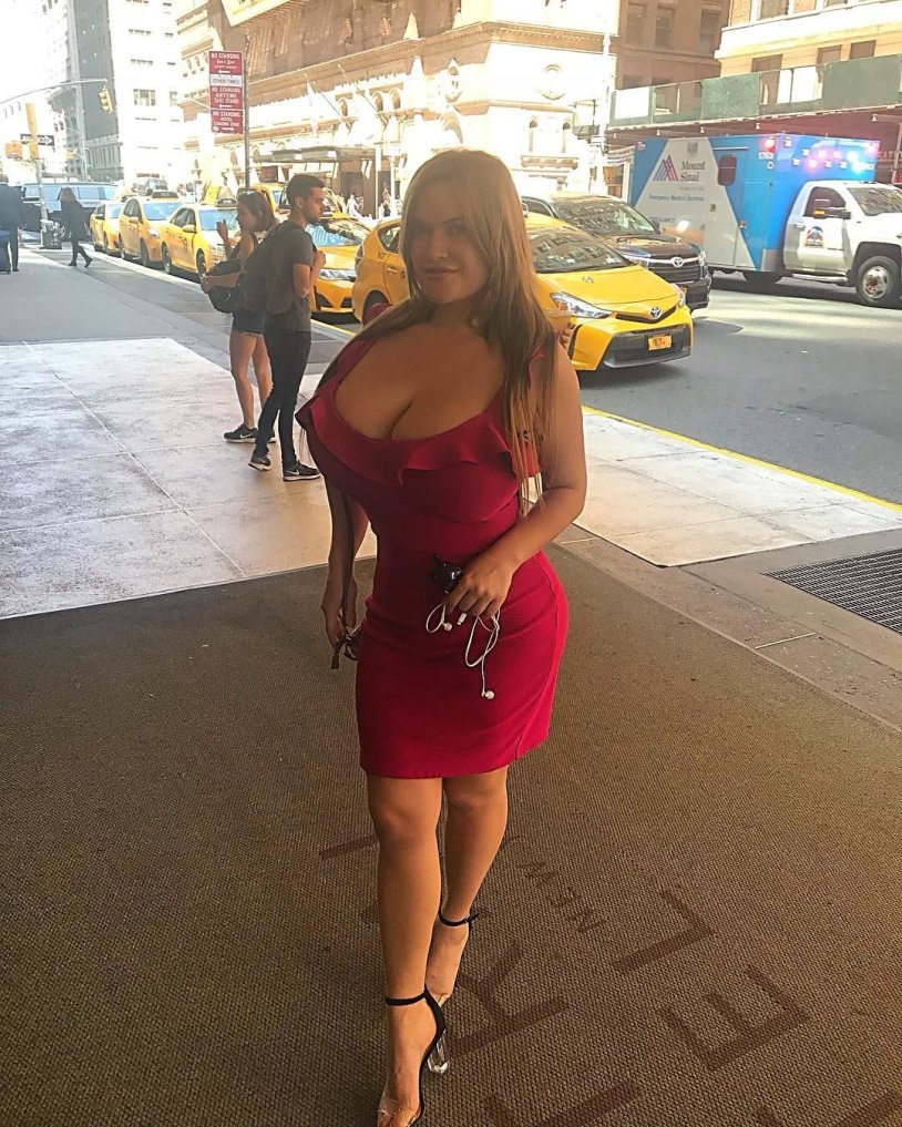 Helga Snoopsie in the dress