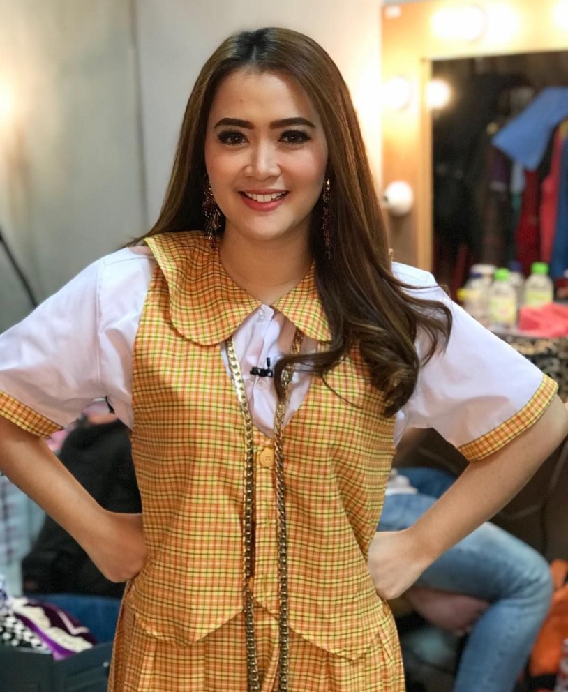 Vega Darwanti vs Tukul