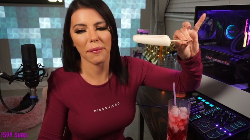 Adriana Chechik 2022