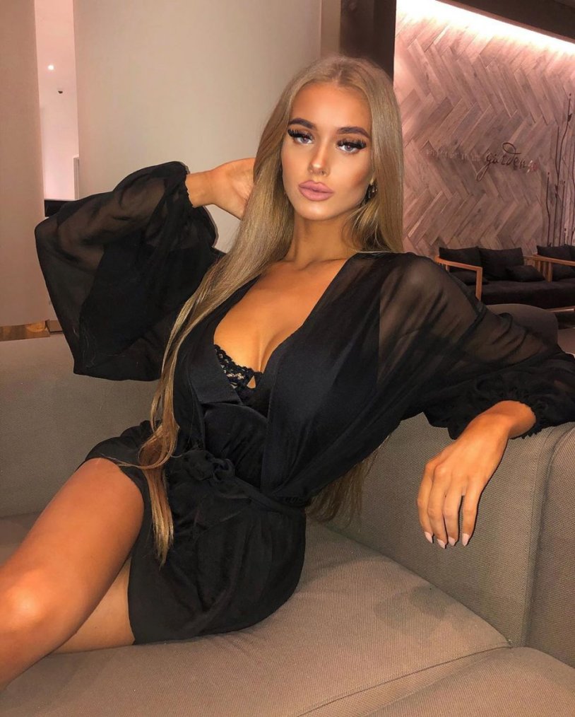 Victoria Turner (@victoriaturnerr)