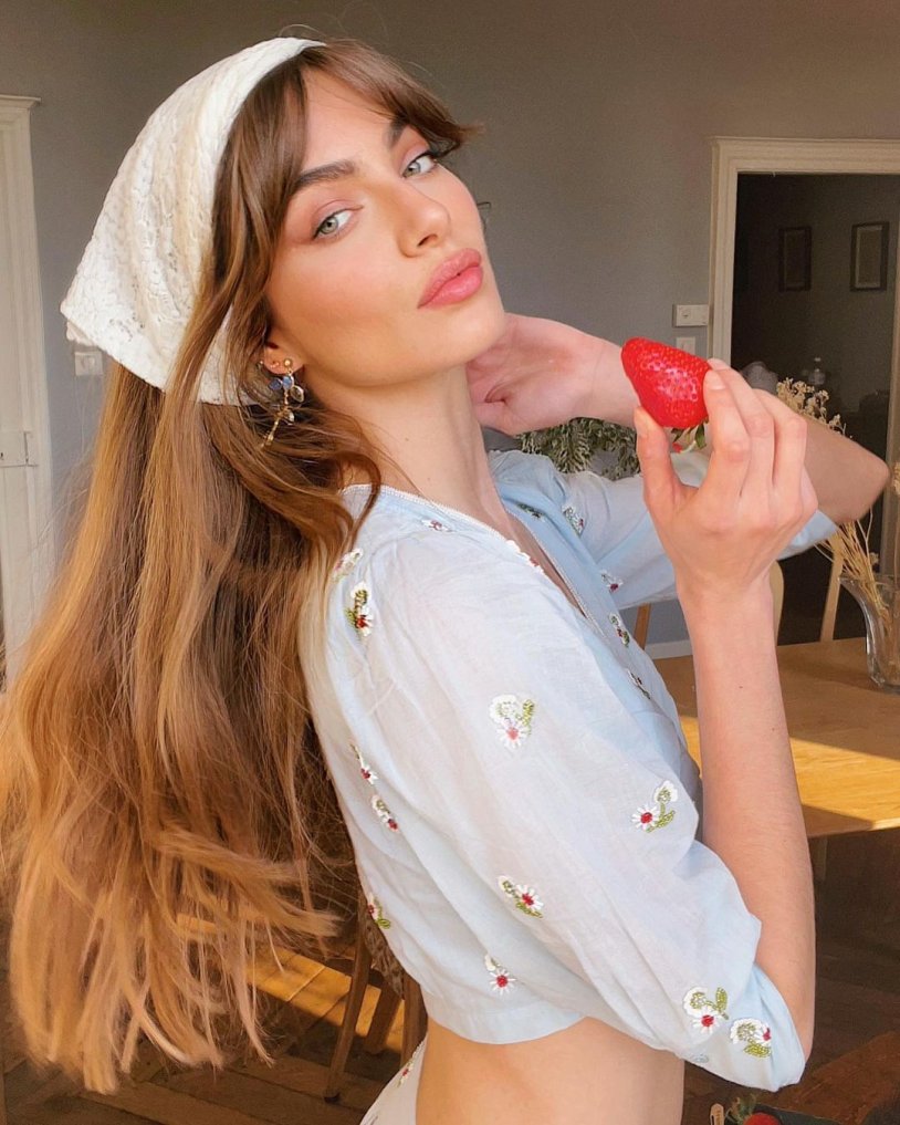 Mara Lafontaine model