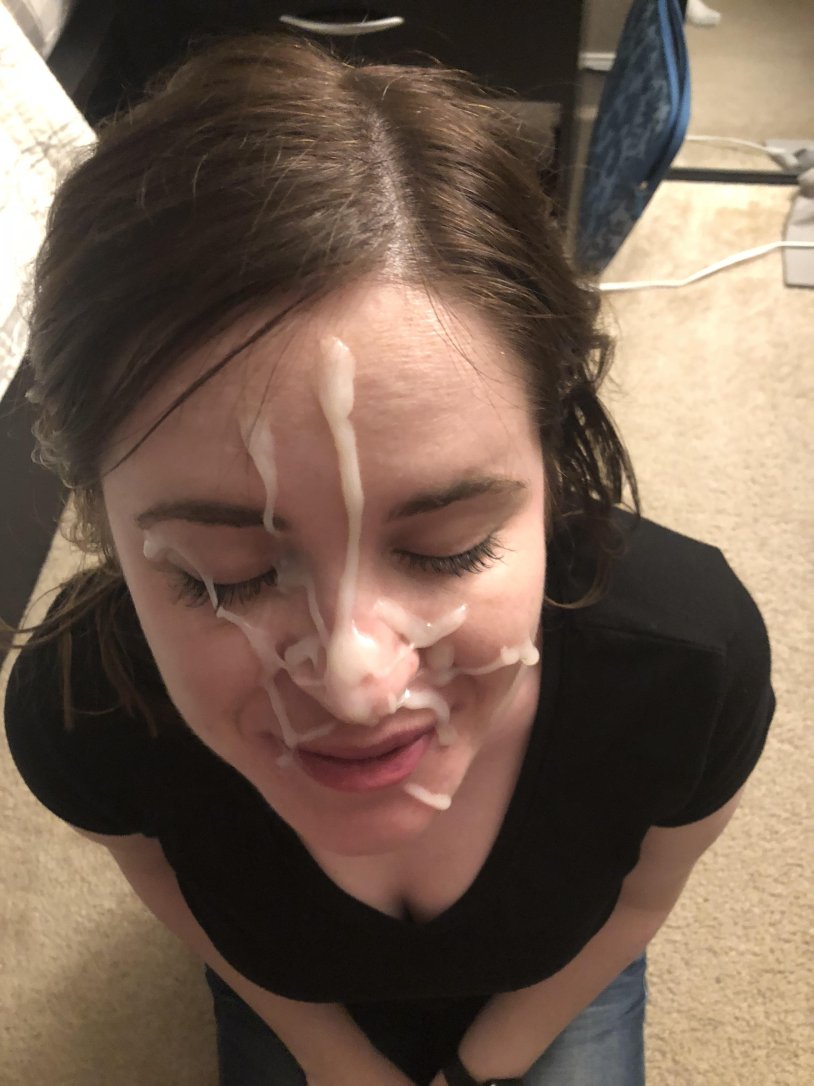 Selfie Cumshot on the face of a girl