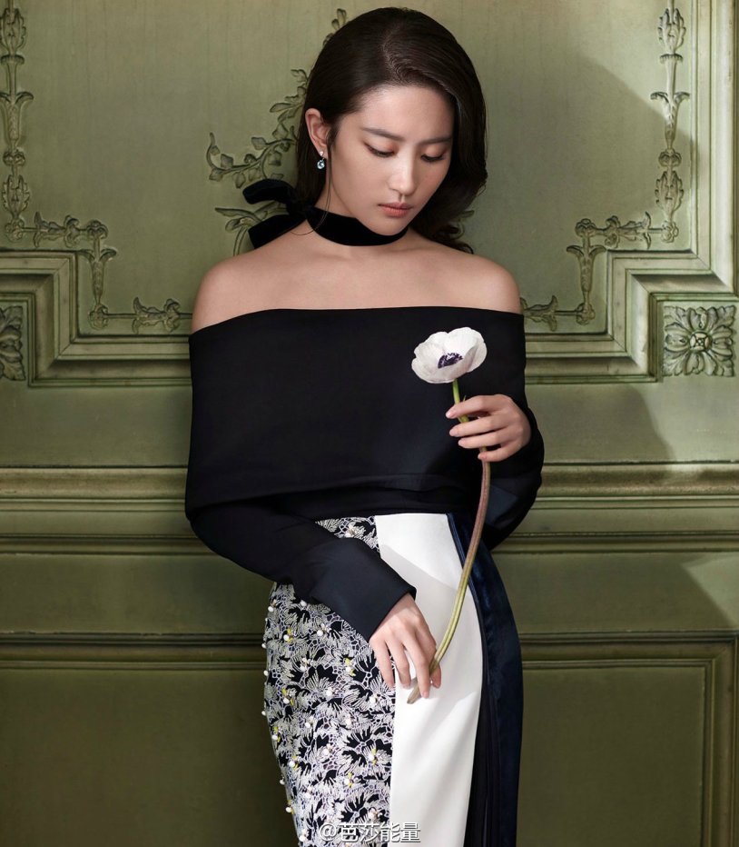 Naked Alessandra Jane in the pool