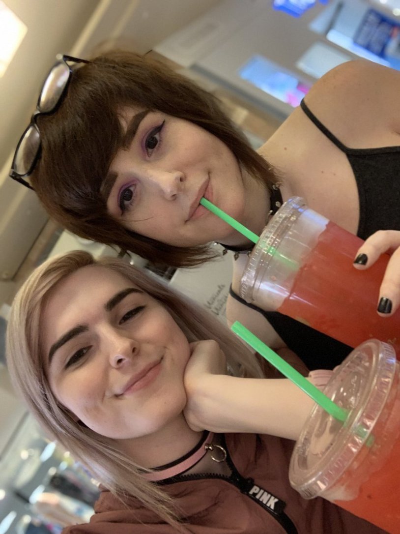 Ella Hollywood before surgery