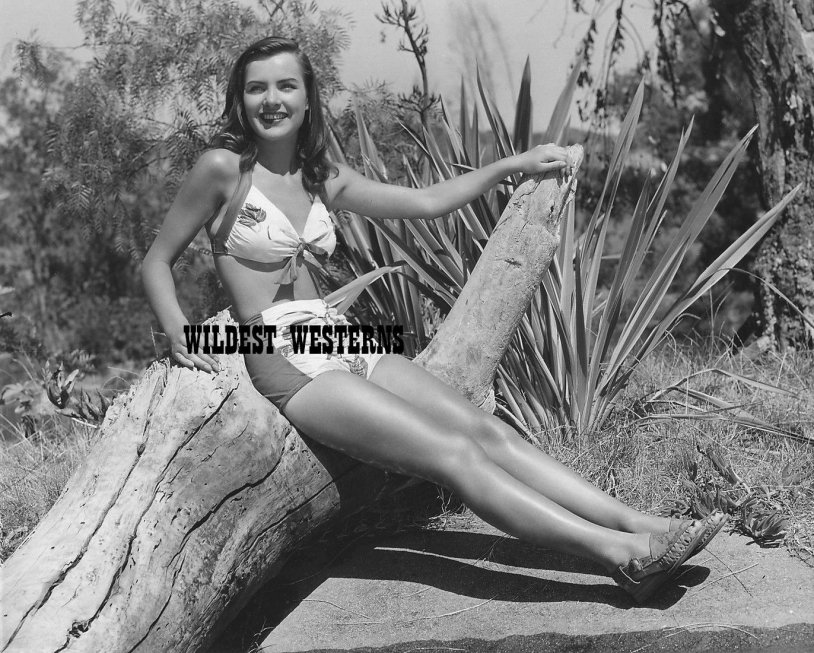 Ella Hollywood Fe naked