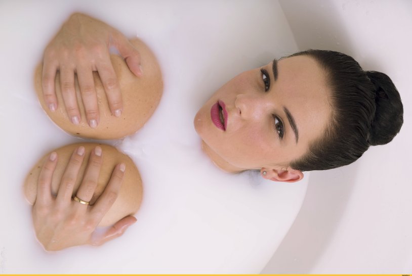 Evgenia Diordiychuk Milk Bath