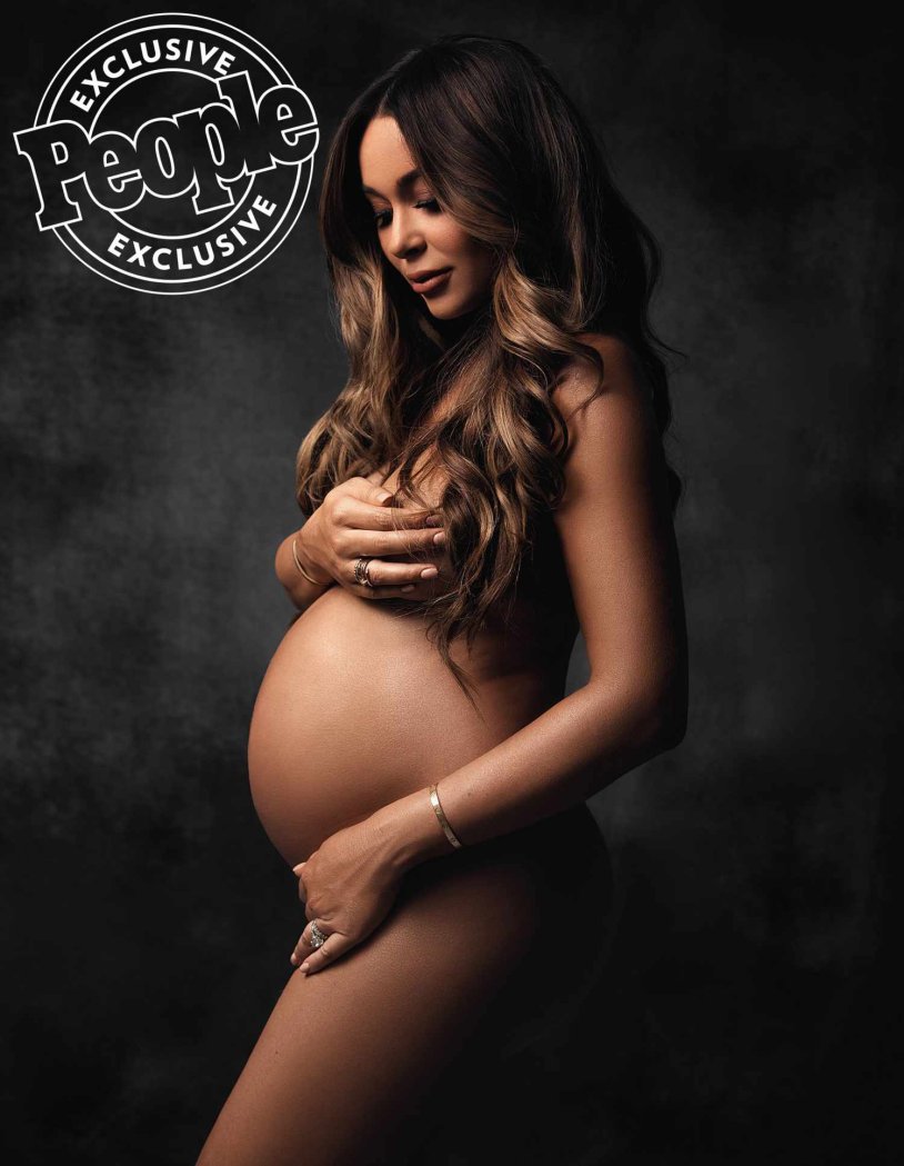 Naked pregnant model