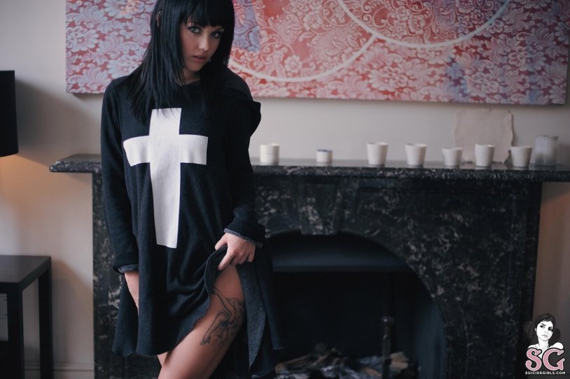 Suicide Girl Sejmet Lie