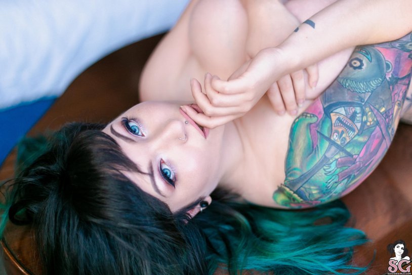 Nayru Suicide Girls