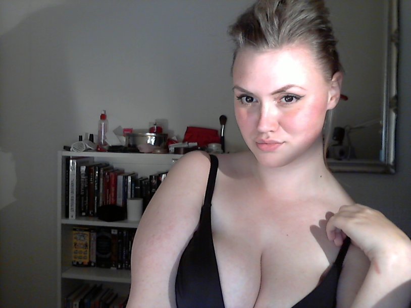 Iggi Azalia photo naked