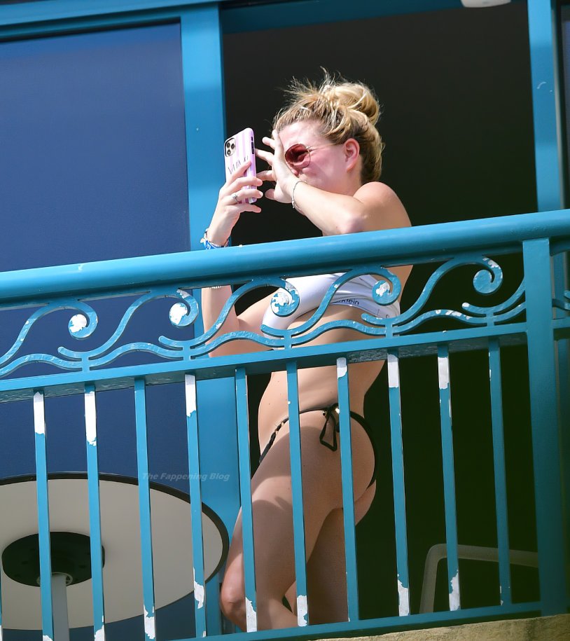 Girl Cauret Sunbathing Naked On the Balcony