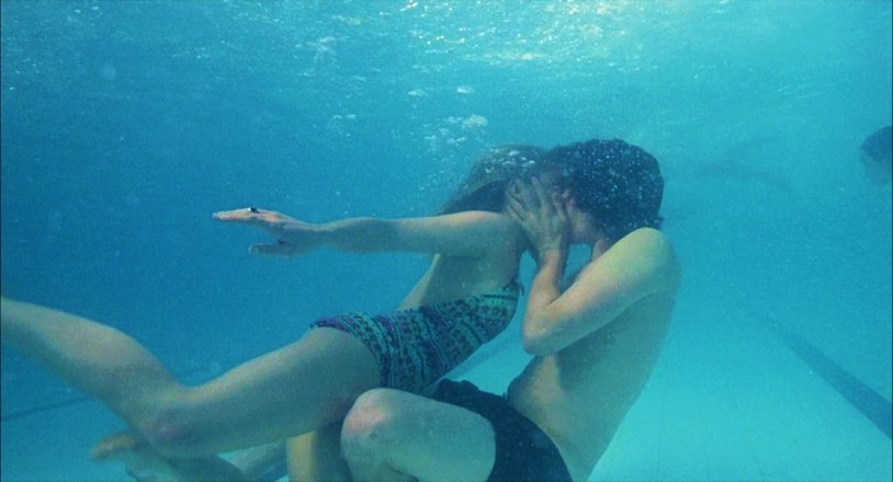 Kiss under water