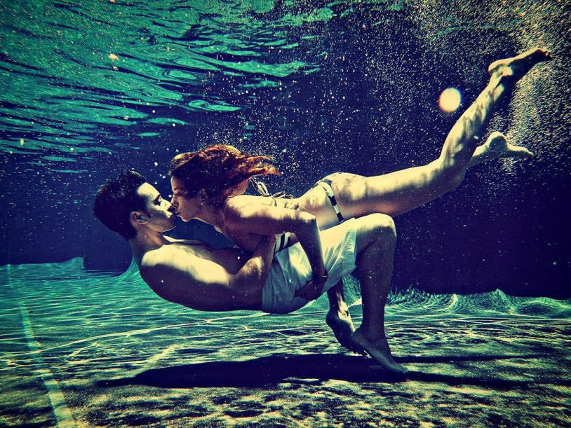 Kiss under water