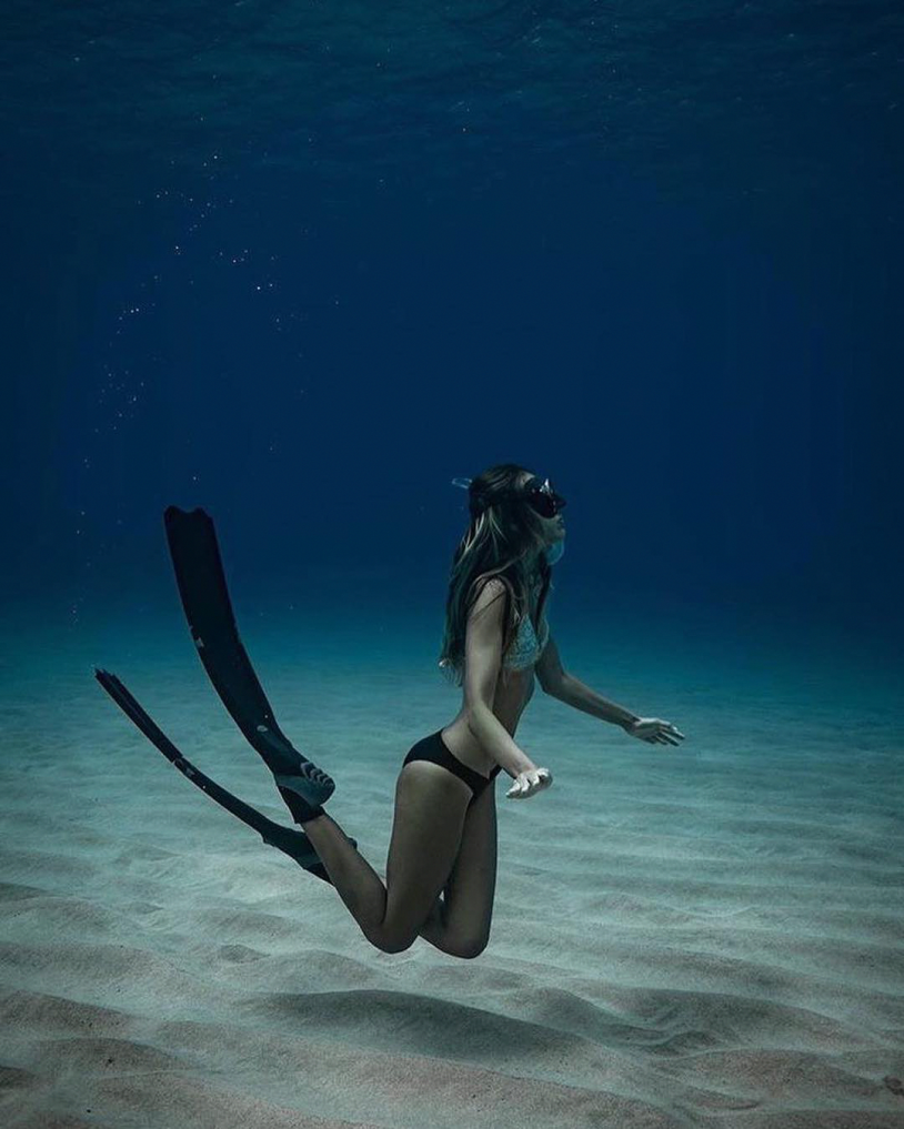 Diving girl