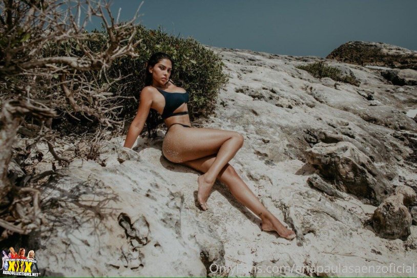 Mexican model Tracy Saenz