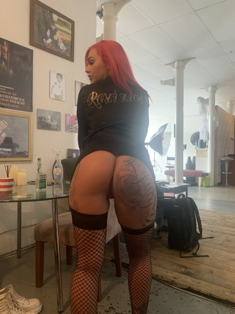 Victoria Summers, Madlin Moon, Roxi Keogh Lesbian Threesome