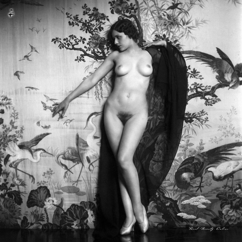 Beautiful naked women retro