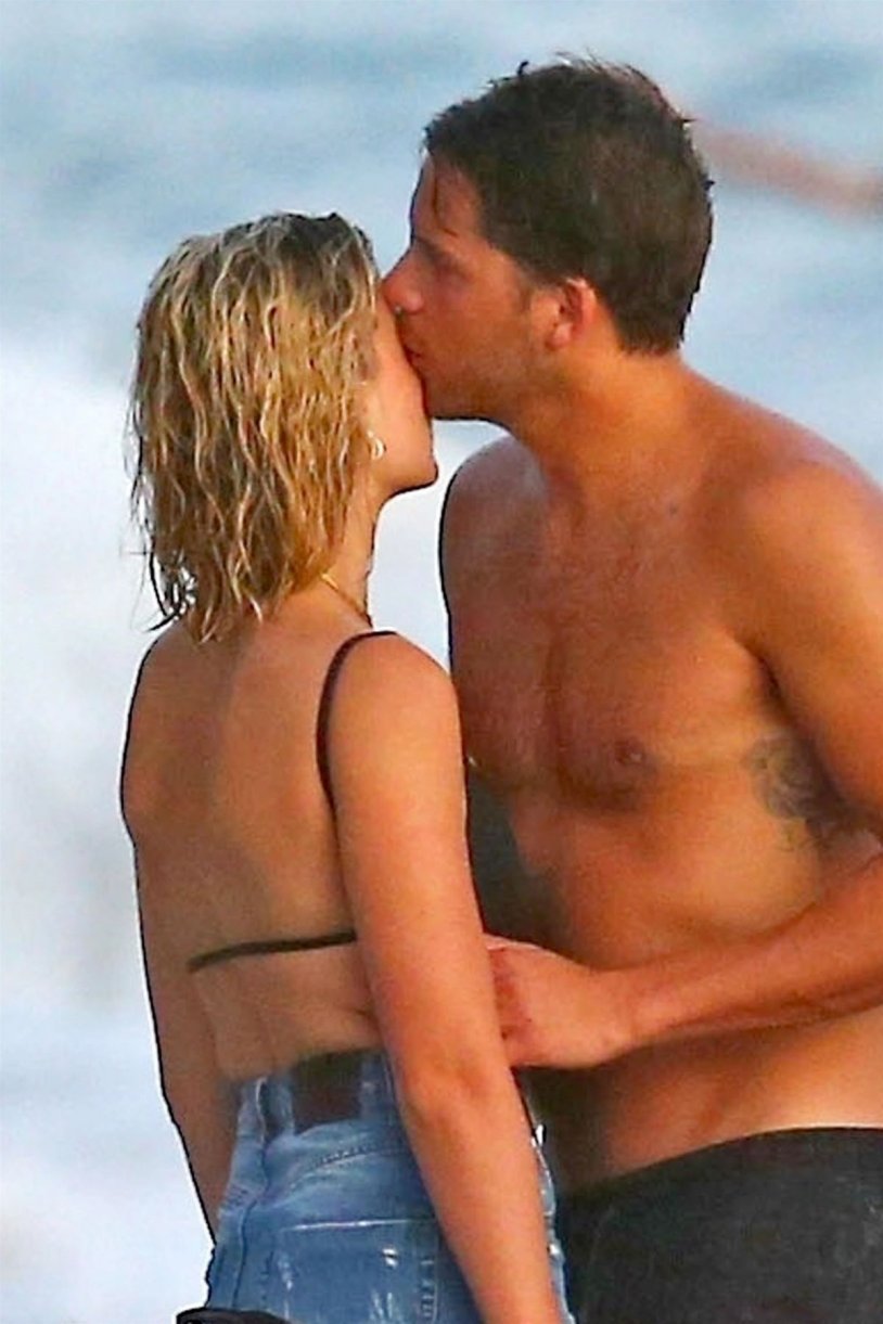 Wolf with Wall Street Naomi