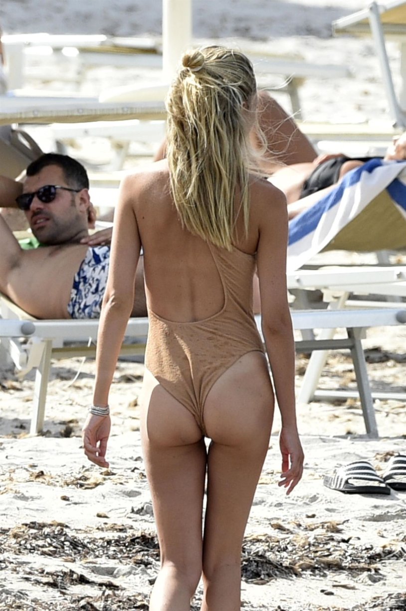 Alice Redlips breast