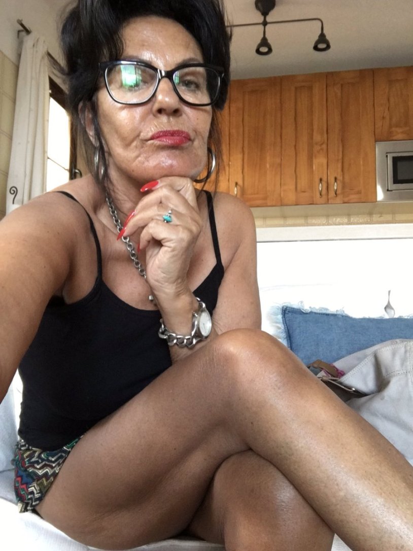 Mature nylon latex domina