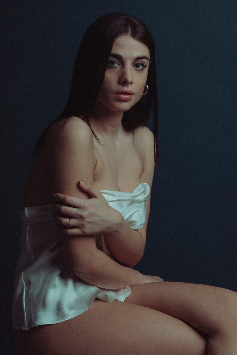 The outlines of the figure of the girl