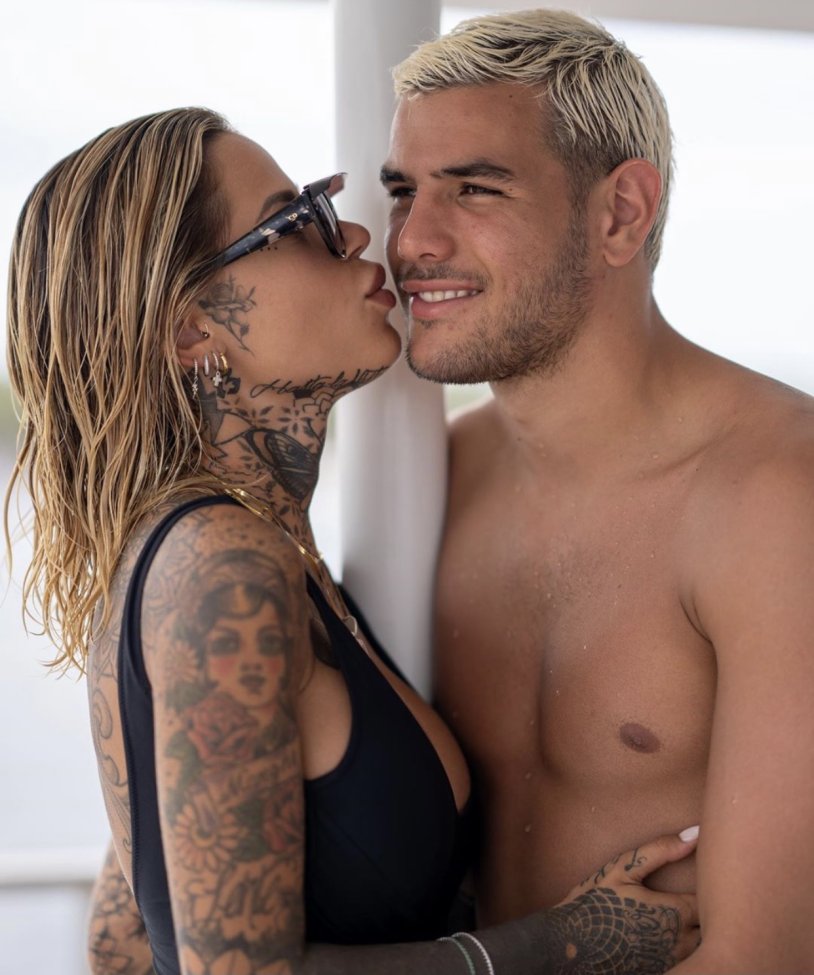 Theo Ernandez with a girl on a yacht