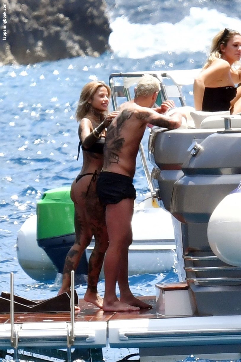 Zoe Christopholi hot photo 2022