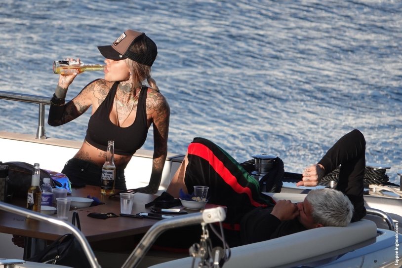 Zoe Christopholi 18/+