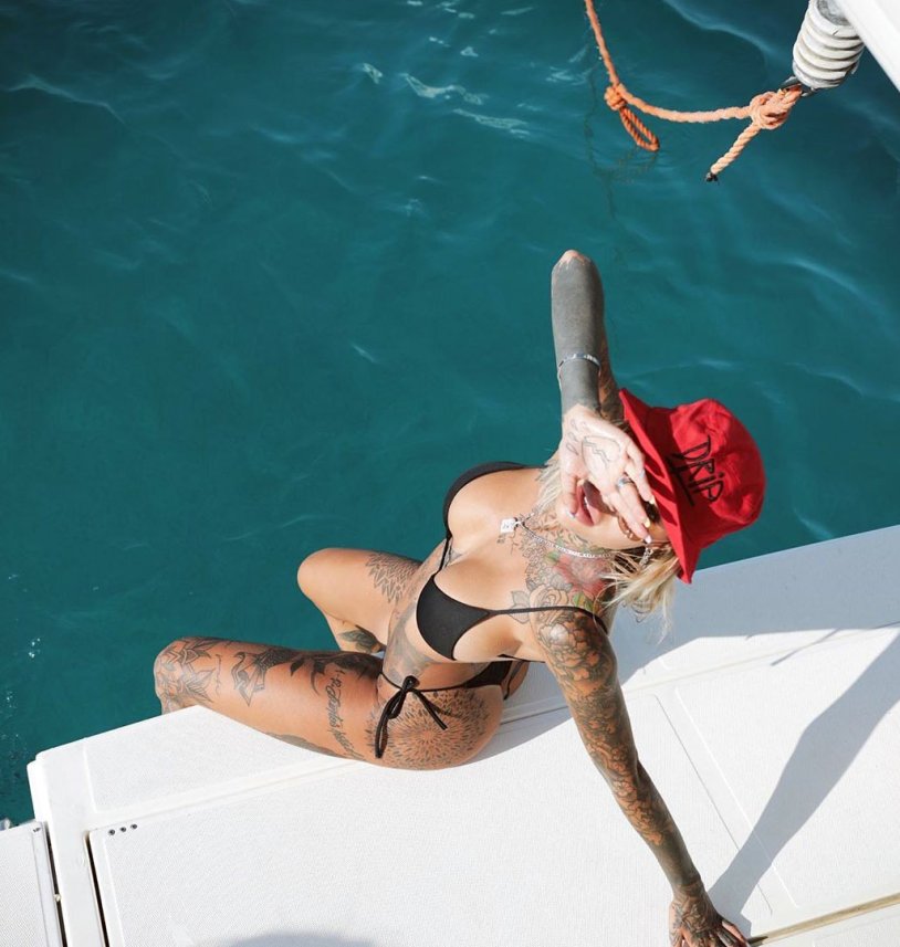 Zoe Christopholi legs