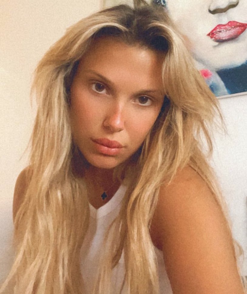 Illy Bobby Brown hot