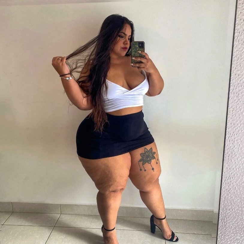 Naked full model Gracie Bon