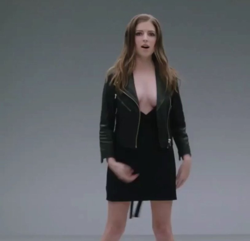 Anna Kendrick hot