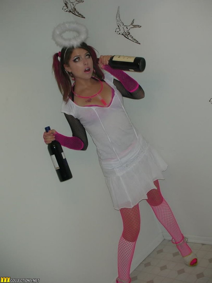 Anna Kendrick bed scenes