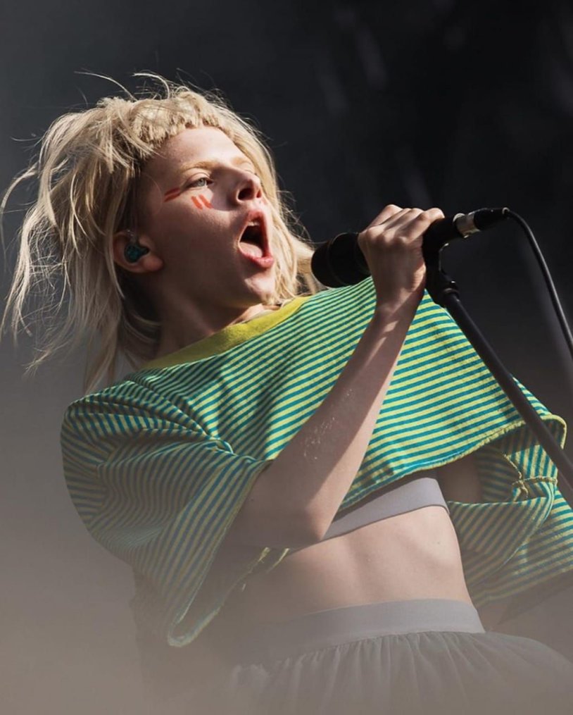 Aurora singer armpits