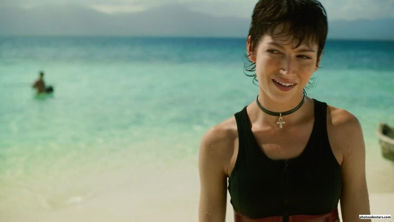 Ursula Corbero barefoot