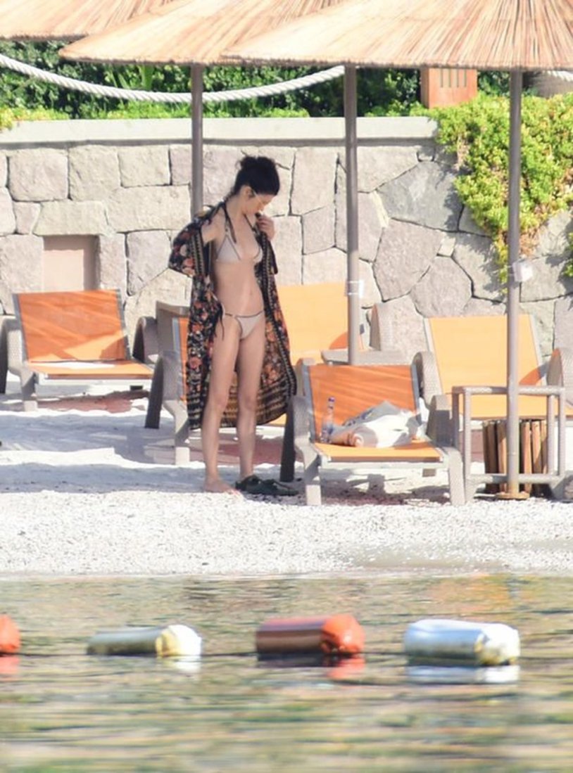 Tuba Büyüküstün Hot Scenes